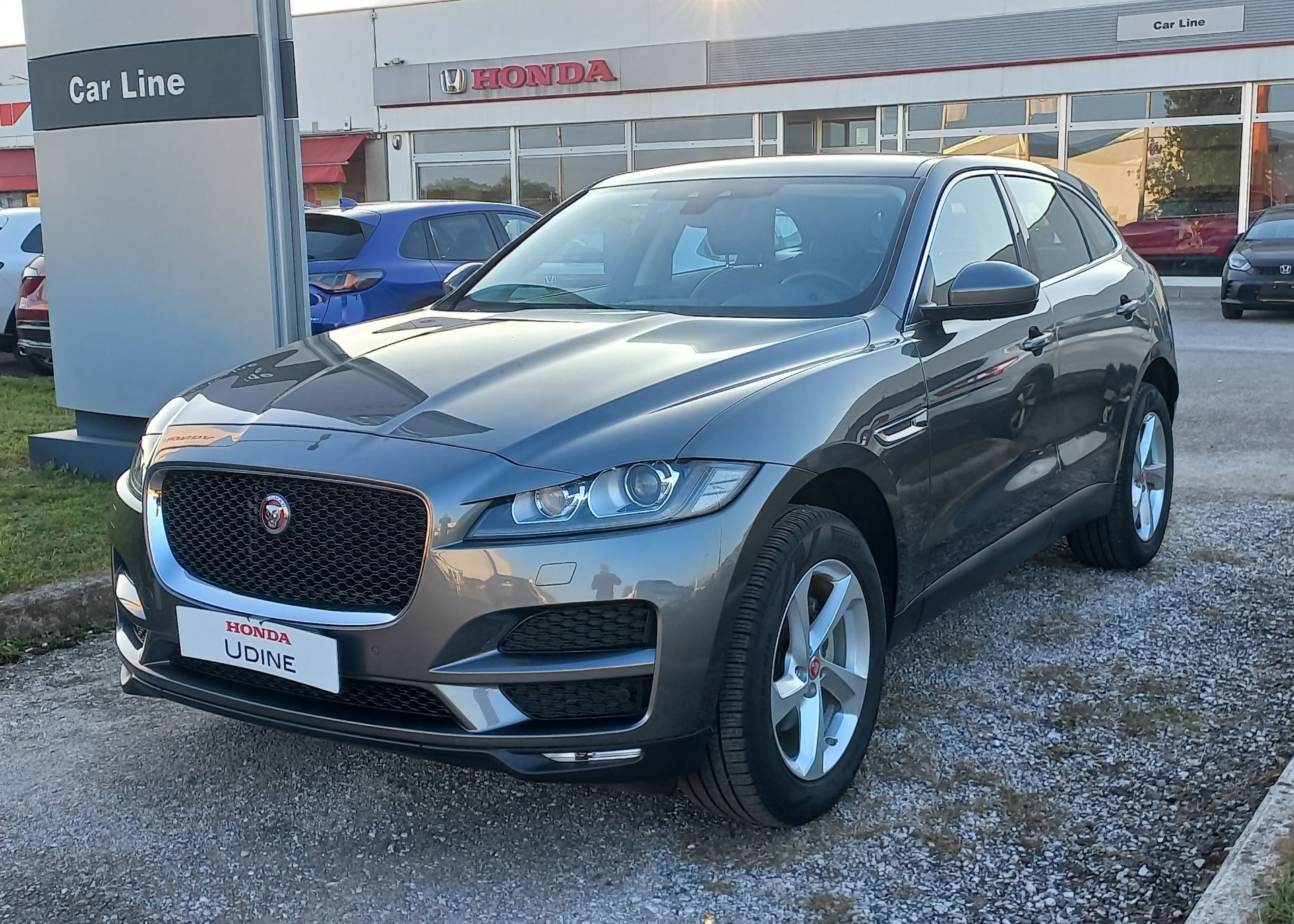 Jaguar F-Pace 2.0d 180 CV Prestige