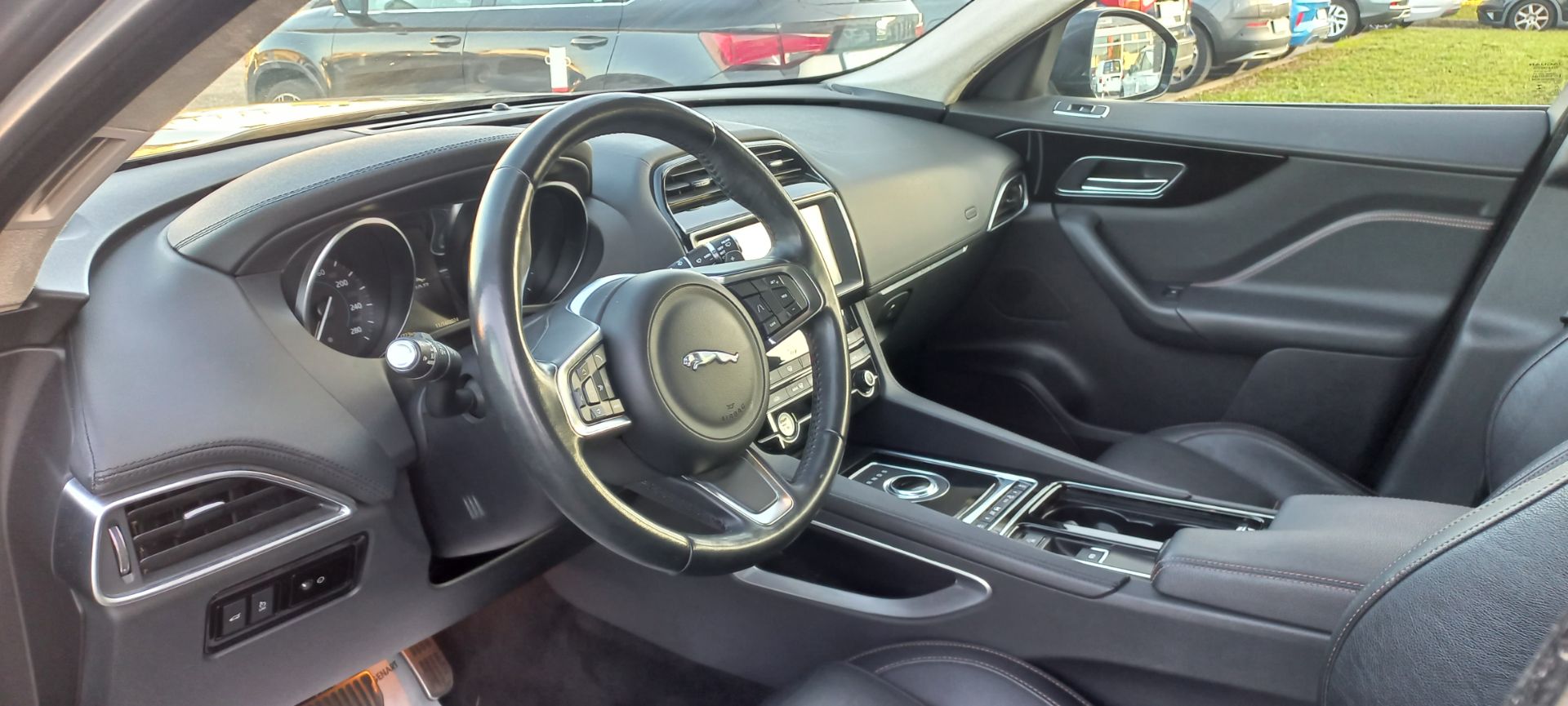 Jaguar F-Pace 2.0d 180 CV Prestige